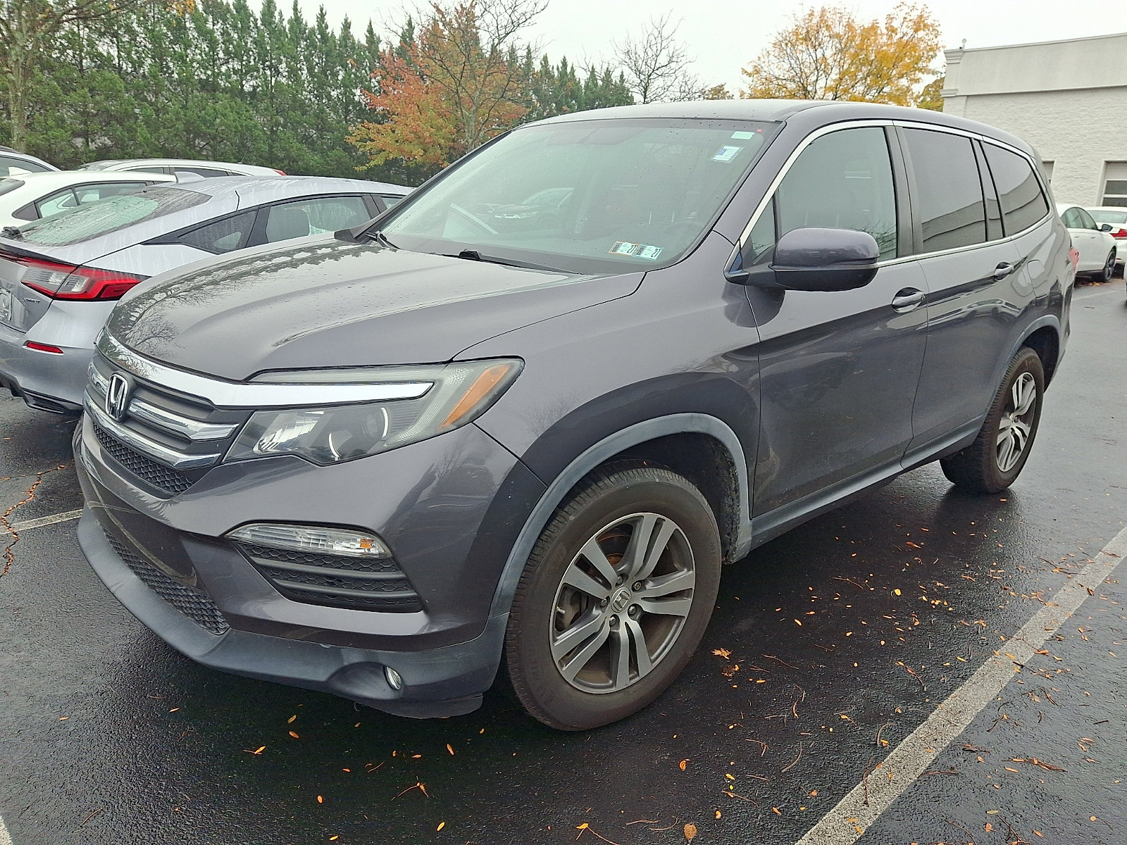Used 2017 Honda Pilot EX image 2
