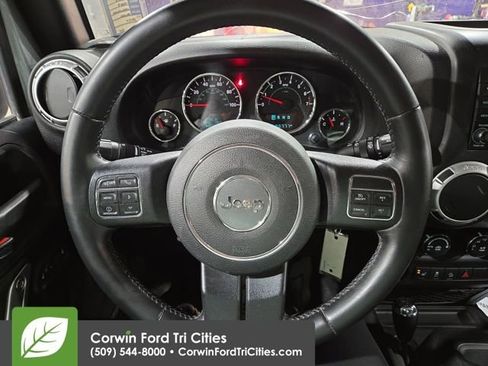 Used 2015 Jeep Wrangler Unlimited Sahara w/ Connectivity Group image 15