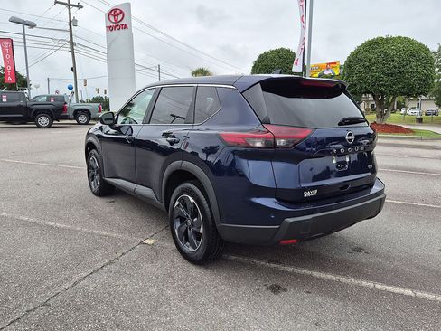 Used 2024 Nissan Rogue SV FWD image 5