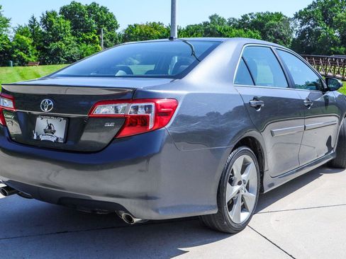 Used 2012 Toyota Camry SE w/ Leather Pkg FWD image 16