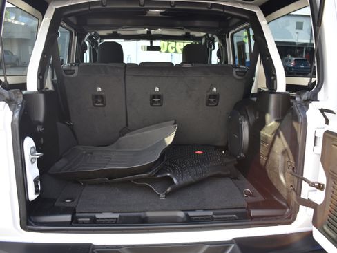 Used 2022 Jeep Wrangler Unlimited Rubicon w/ LED Lighting Group image 35