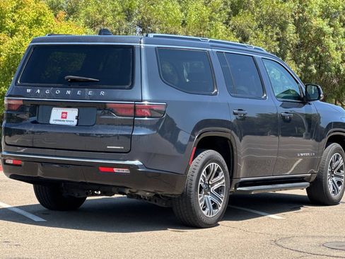 Used 2024 Jeep Wagoneer Series II AWD/4WD image 4