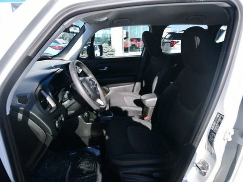 Used 2023 Jeep Renegade Latitude AWD/4WD image 14