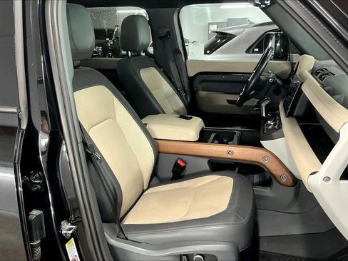 Used 2023 Land Rover Defender 130 X-Dynamic SE image 10