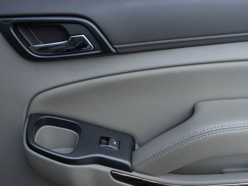 Used 2019 GMC Yukon SLT w/ Graphite Edition image 28