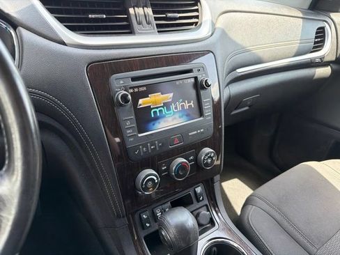 Used 2015 Chevrolet Traverse LT w/ Style and Technology Package FWD image 27