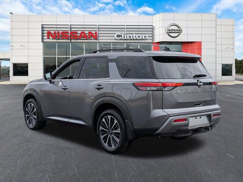 New 2026 Nissan Pathfinder Platinum image 5