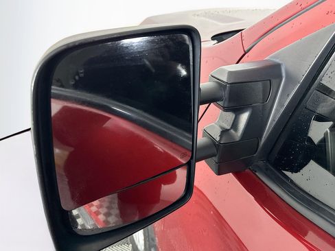 Used 2019 Nissan Titan SV w/ SV Convenience Package image 16