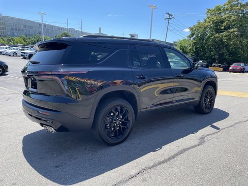 Used 2026 Chevrolet Traverse LT w/ Midnight/Sport Edition AWD/4WD image 8