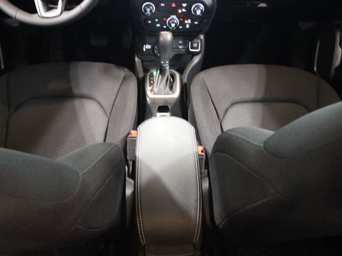 Used 2023 Jeep Renegade Latitude image 25