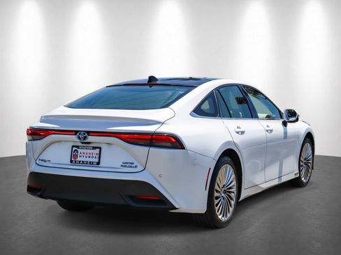 Used 2021 Toyota Mirai RWD image 7