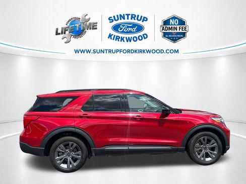 Used 2024 Ford Explorer XLT w/ Equipment Group 202A AWD/4WD image 8