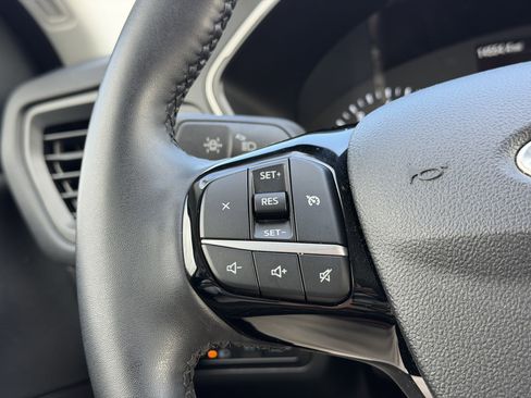 Used 2022 Ford Escape SE w/ Cold Weather Package image 17