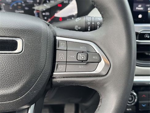 Used 2023 Jeep Compass Limited image 7