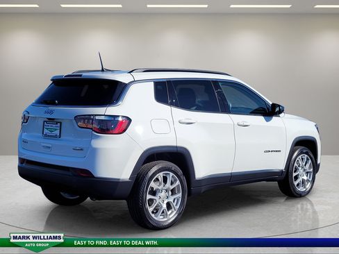 Used 2022 Jeep Compass Latitude AWD/4WD image 4