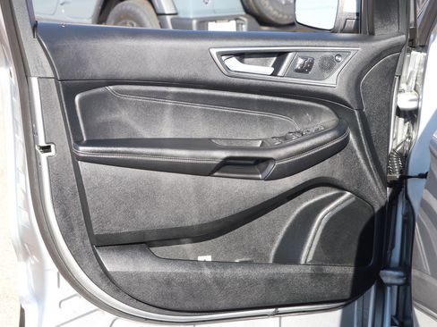 Used 2024 Ford Edge Titanium image 10