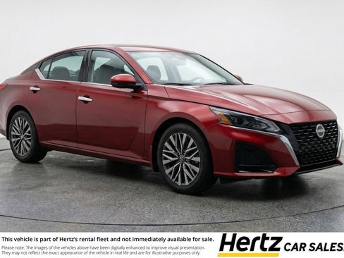 Used 2025 Nissan Altima 2.5 SV image 1
