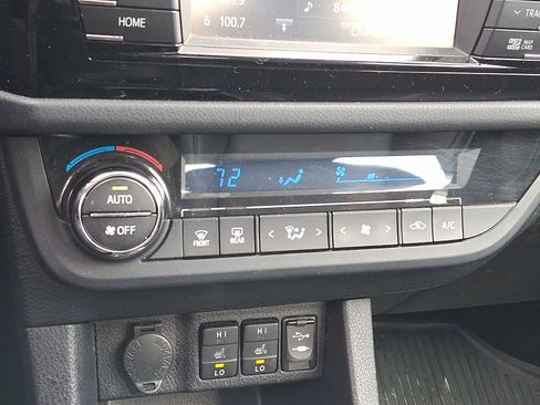 Used 2016 Toyota Corolla LE Premium image 18