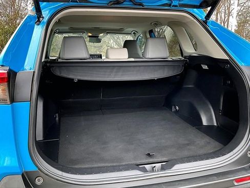 Used 2021 Toyota RAV4 XLE Premium image 30