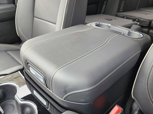 New 2025 GMC Yukon XL Elevation image 34