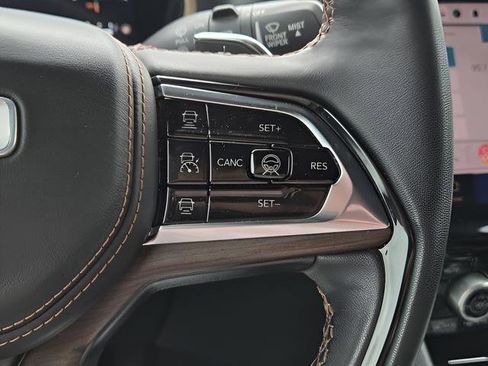 Used 2023 Jeep Grand Cherokee Summit w/ Luxury Tech Group V image 10