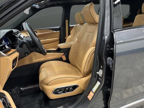 Used 2023 Jeep Grand Cherokee L Summit image 4