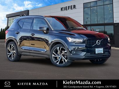 Used 2022 Volvo XC40 T5 R-Design w/ Advanced Package
