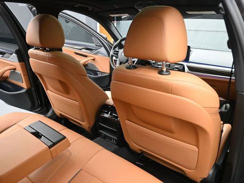 Used 2022 BMW 540i w/ Premium Package image 24