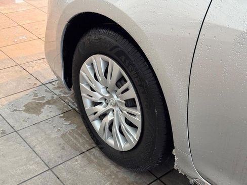 Used 2014 Toyota Camry LE image 8