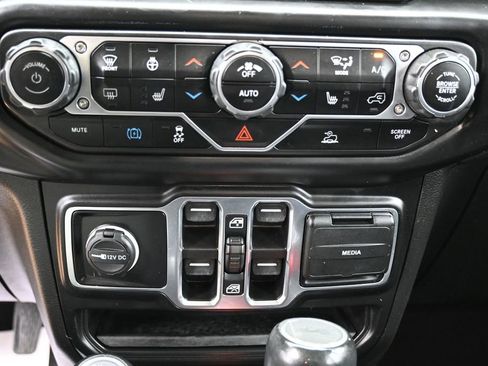 Used 2023 Jeep Wrangler Unlimited Sahara w/ Cold Weather Group AWD/4WD image 34