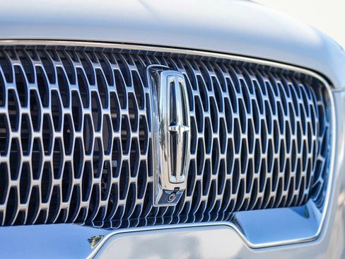 Used 2022 Lincoln Aviator Reserve w/ Equipment Group 201A image 3