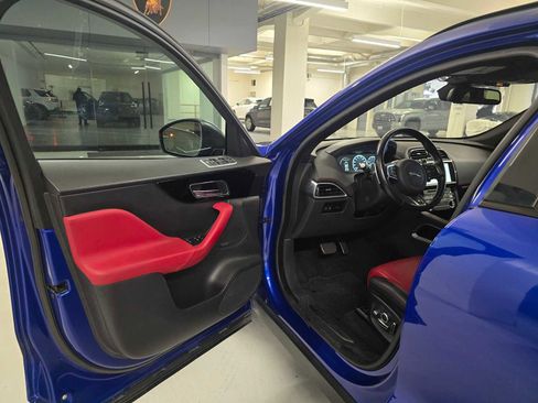 Used 2018 Jaguar F-PACE R-Sport image 22