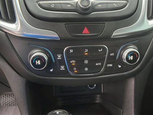 Used 2021 Chevrolet Equinox LT image 29