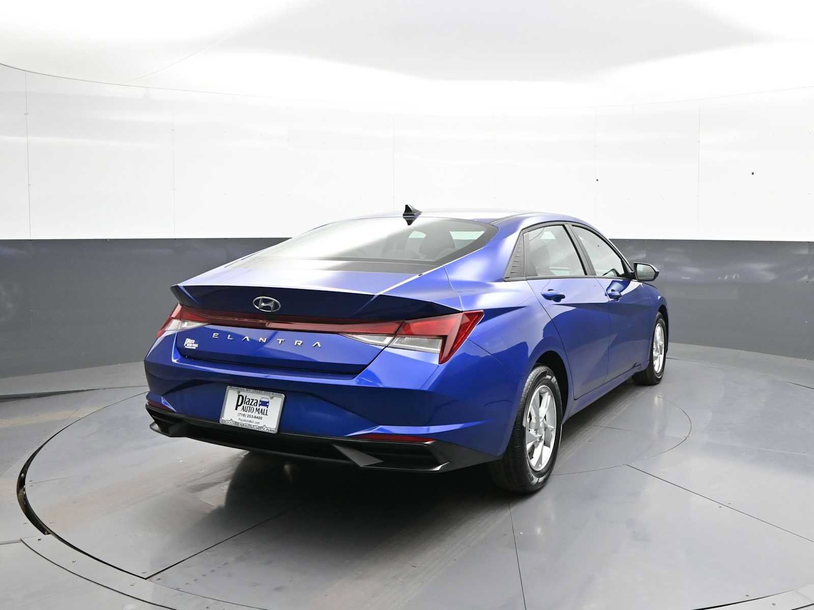 Certified 2023 Hyundai Elantra SE FWD image 5
