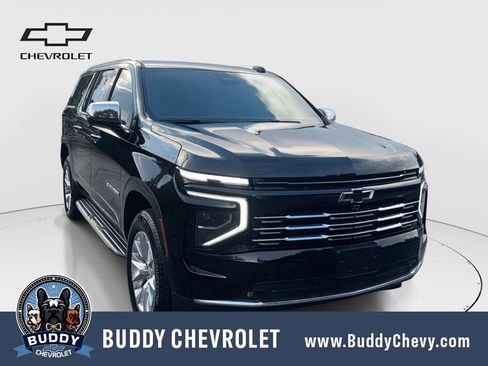 Used 2025 Chevrolet Suburban Premier RWD image 1