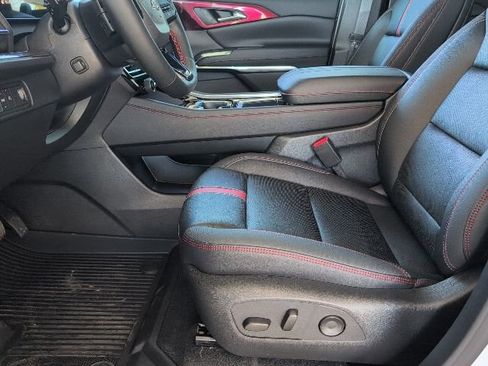 New 2026 Chevrolet Traverse RS w/ LPO, Floor Liner Package image 14