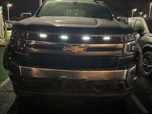 Used 2020 Chevrolet Silverado 1500 LT image 2