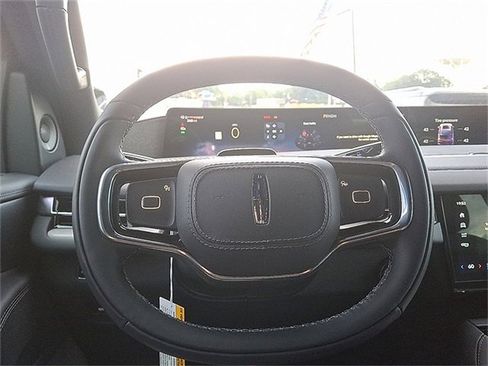 New 2025 Lincoln Navigator Reserve w/ Jet Appearance Package image 9