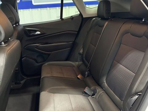 Used 2025 Chevrolet Trax LT FWD image 32