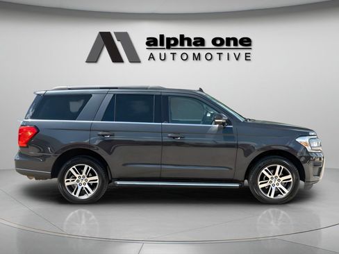 Used 2022 Ford Expedition XLT RWD image 3