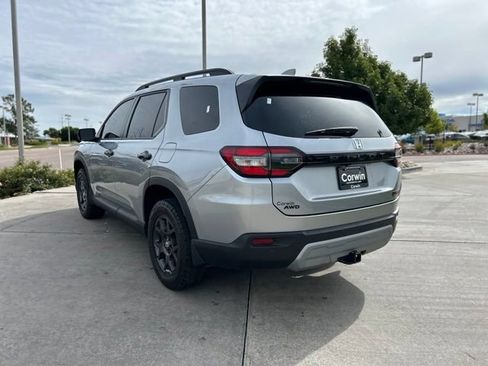 Used 2025 Honda Pilot TrailSport image 7