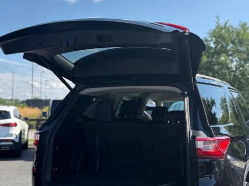 Used 2021 Chevrolet Traverse RS FWD image 7