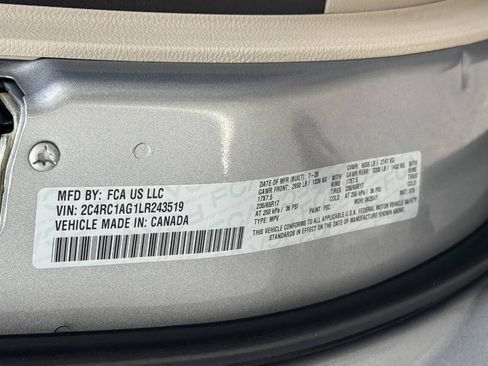 Used 2020 Chrysler Voyager L FWD image 19