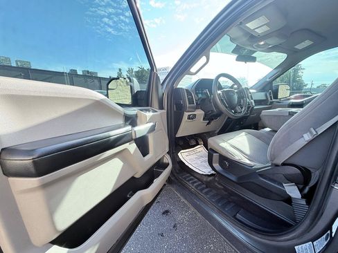 Used 2017 Ford F150 XLT AWD/4WD image 9