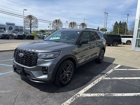 Used 2025 Ford Explorer ST-Line w/ ST-Line Street Pack AWD/4WD image 11