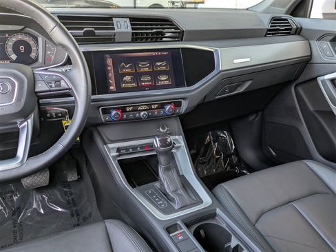 Used 2022 Audi Q3 2.0T Premium w/ Convenience Package image 9