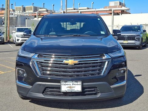 Used 2023 Chevrolet Traverse LT AWD/4WD image 2