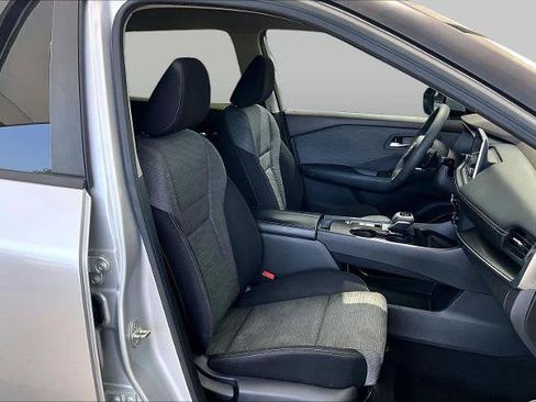 Certified 2023 Nissan Rogue SV FWD image 9