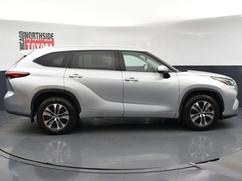 Used 2022 Toyota Highlander XLE image 5