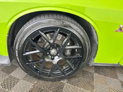 Used 2015 Dodge Challenger R/T Scat Pack w/ Scat Pack Appearance Package RWD image 28